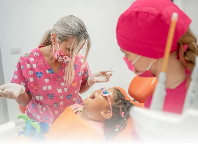 A che etaฬ portare bambini dal dentista A che etร portare i bambini dal dentista